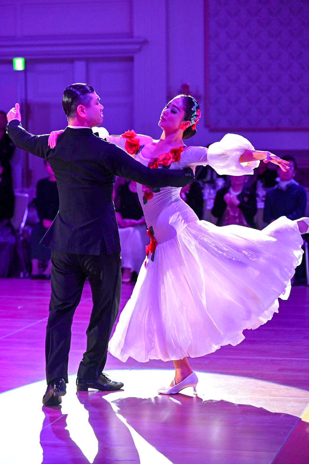 ダンスパーティ	ー